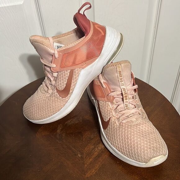 🔥🔥 NIKE AIR MAX Bella TR2 Training Running Shoes - Great Condition - Women 7.5 - Picture 2 of 8
